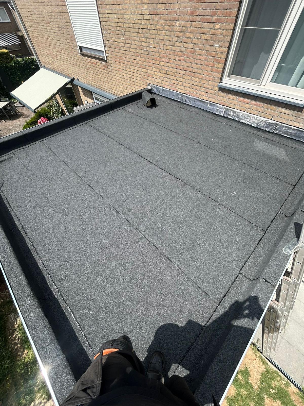 Duurzaam plat dak met bitumelaag door Ten Broeke